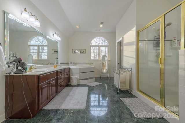 510 SE Stonecroft Court SE 32, Lenoir, NC 28645