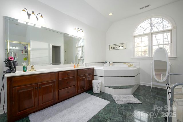 510 SE Stonecroft Court SE 32, Lenoir, NC 28645