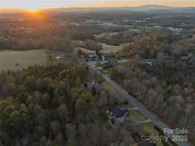 510 SE Stonecroft Court SE 32, Lenoir, NC 28645