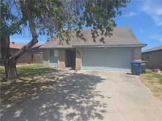 2306 Vialoux Dr, Corpus Christi, TX 78418