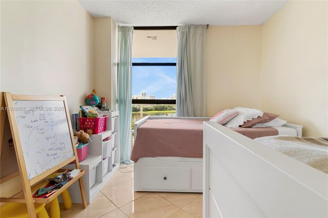 3701 N Country Club Dr 1004, Aventura, FL 33180