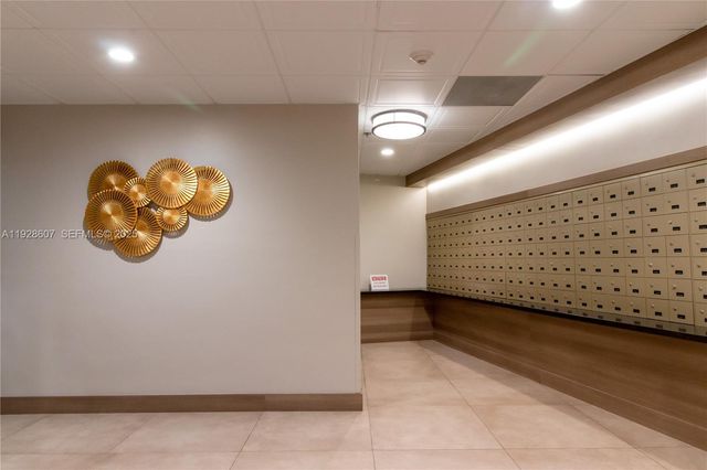 3701 N Country Club Dr 1004, Aventura, FL 33180