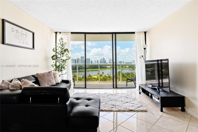 3701 N Country Club Dr 1004, Aventura, FL 33180
