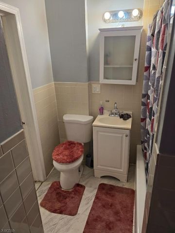 9 S 17Th St, East Orange City, NJ 07018