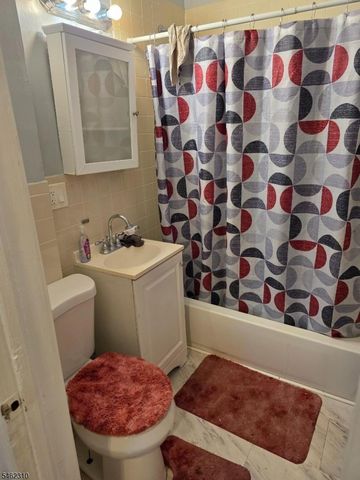 9 S 17Th St, East Orange City, NJ 07018