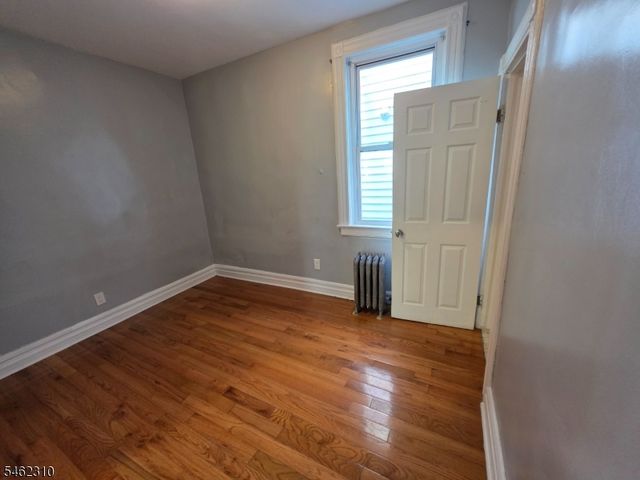 9 S 17Th St, East Orange City, NJ 07018