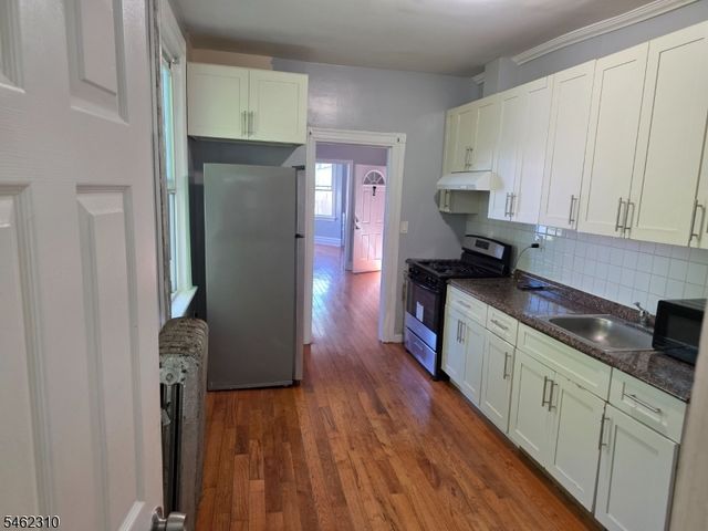 9 S 17Th St, East Orange City, NJ 07018