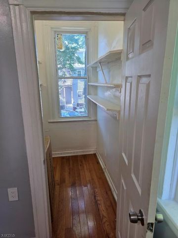 9 S 17Th St, East Orange City, NJ 07018