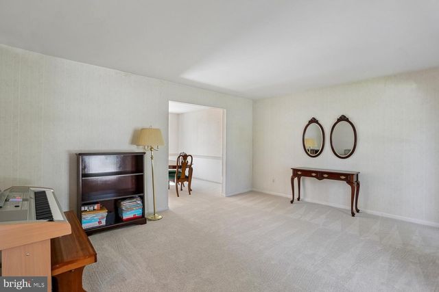 17200 FOUNDERS MILL DR, Rockville, MD 20855