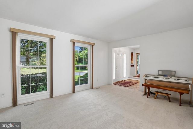 17200 FOUNDERS MILL DR, Rockville, MD 20855