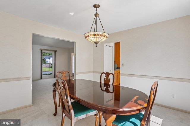 17200 FOUNDERS MILL DR, Rockville, MD 20855