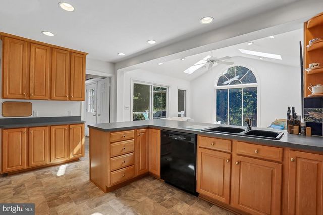 17200 FOUNDERS MILL DR, Rockville, MD 20855