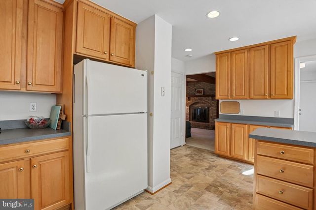 17200 FOUNDERS MILL DR, Rockville, MD 20855