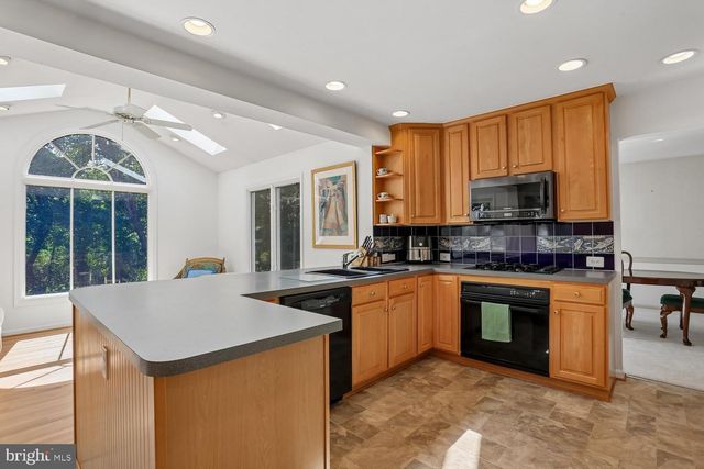 17200 FOUNDERS MILL DR, Rockville, MD 20855