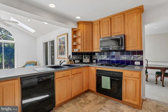 17200 FOUNDERS MILL DR, Rockville, MD 20855
