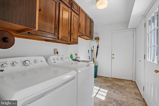 17200 FOUNDERS MILL DR, Rockville, MD 20855