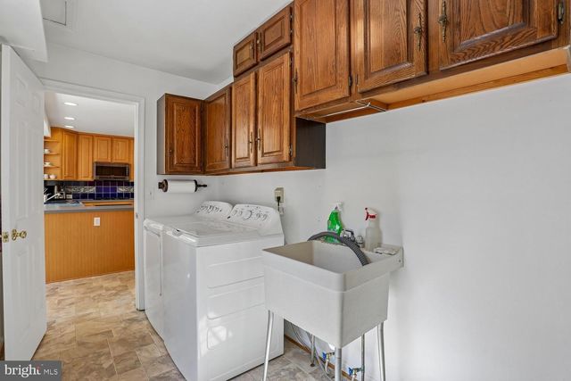 17200 FOUNDERS MILL DR, Rockville, MD 20855