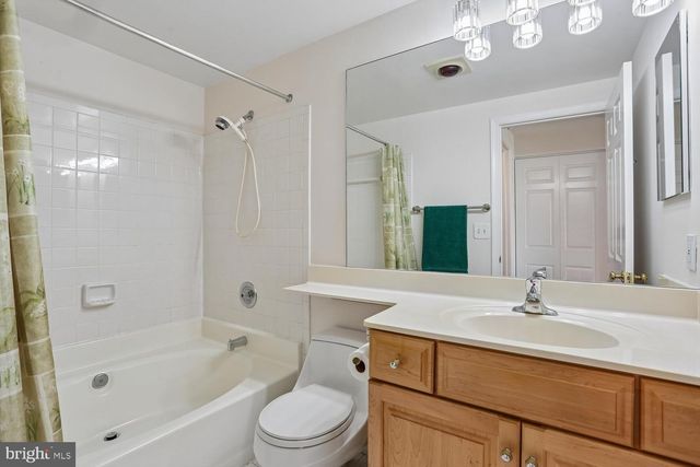 17200 FOUNDERS MILL DR, Rockville, MD 20855