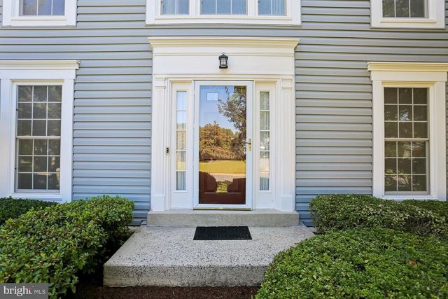 17200 FOUNDERS MILL DR, Rockville, MD 20855