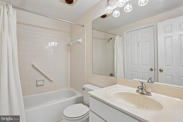 17200 FOUNDERS MILL DR, Rockville, MD 20855