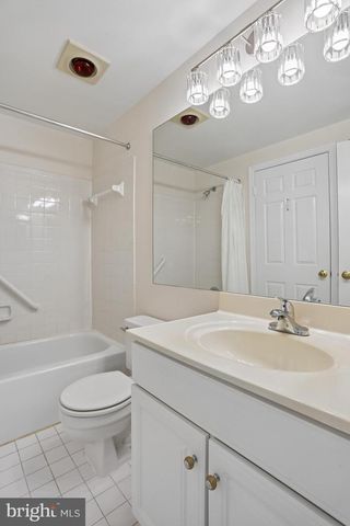 17200 FOUNDERS MILL DR, Rockville, MD 20855