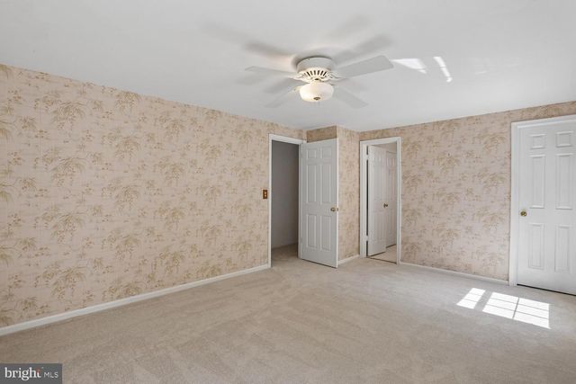 17200 FOUNDERS MILL DR, Rockville, MD 20855