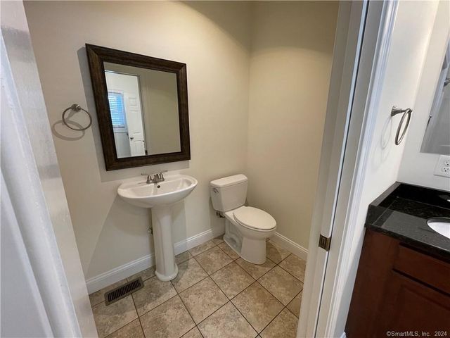 17 Lester Avenue 1, Stonington, CT 06379