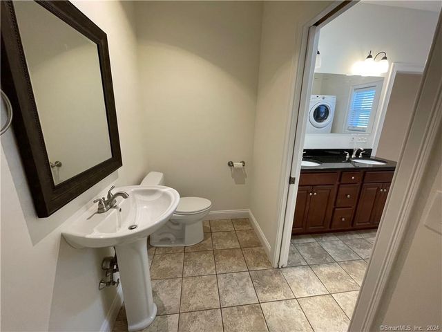 17 Lester Avenue 1, Stonington, CT 06379
