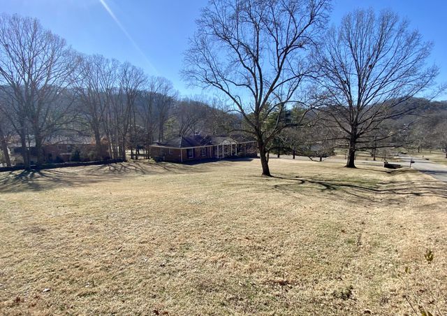 628 Forest Park Dr, Brentwood, TN 37027