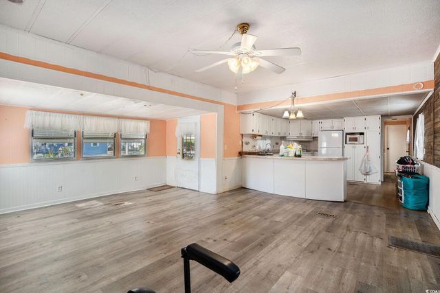 109 Village Ct., Murrells Inlet, SC 29576