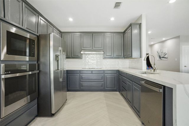 402 Kiowa Drive E, Lake Kiowa, TX 76240