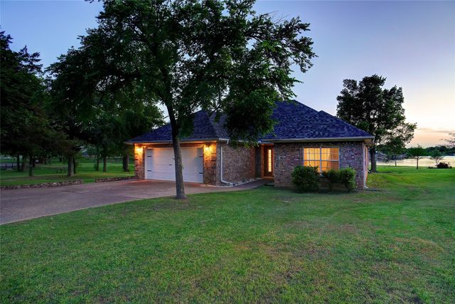 402 Kiowa Drive E, Lake Kiowa, TX 76240