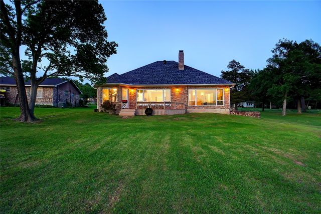 402 Kiowa Drive E, Lake Kiowa, TX 76240