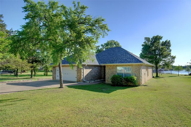 402 Kiowa Drive E, Lake Kiowa, TX 76240