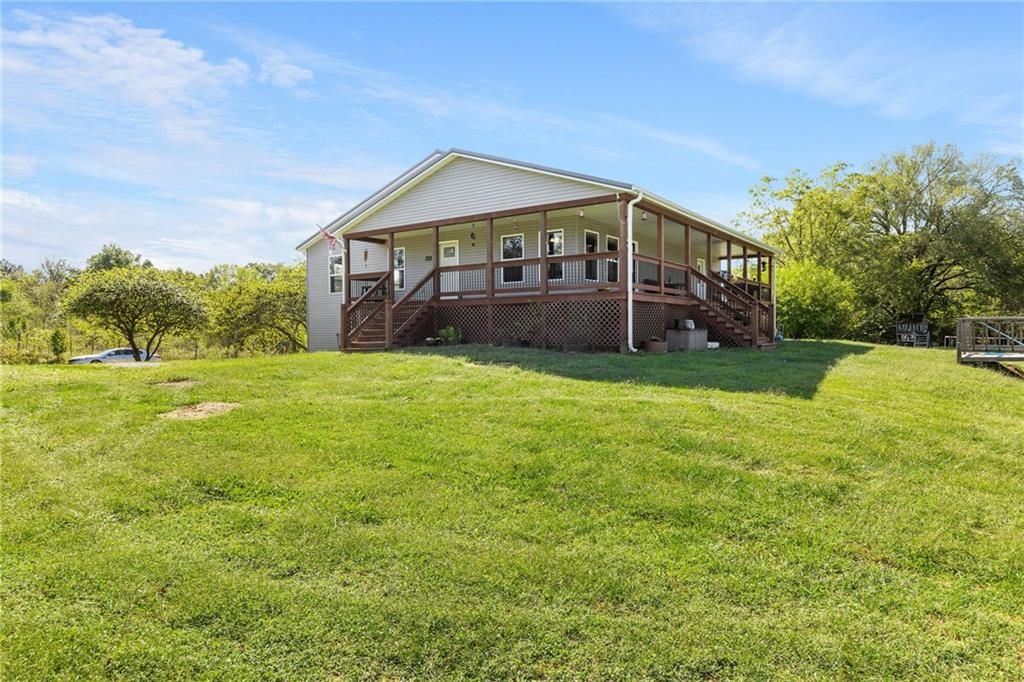 671 NE 750 Road, Knob Noster, MO 65336