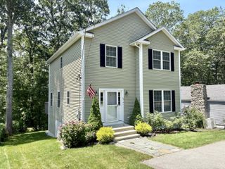 82 Bayview Road, East Lyme, CT 06357