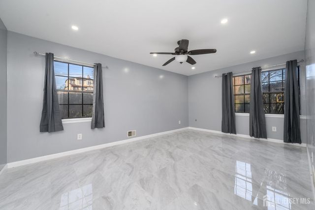 28 Powderhorn Court a, Woodbridge Proper, NJ 07095