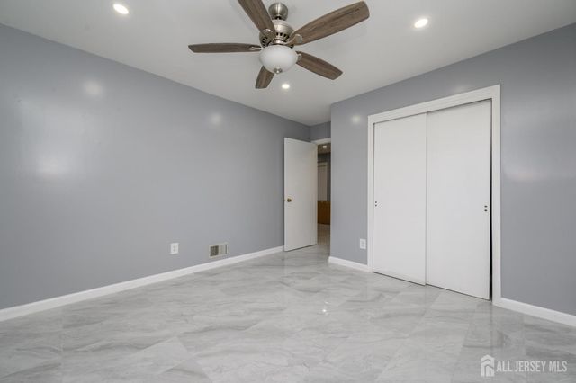 28 Powderhorn Court a, Woodbridge Proper, NJ 07095