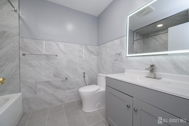 28 Powderhorn Court a, Woodbridge Proper, NJ 07095