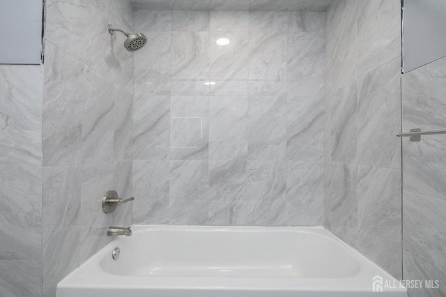 28 Powderhorn Court a, Woodbridge Proper, NJ 07095