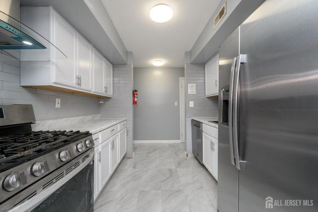 28 Powderhorn Court a, Woodbridge Proper, NJ 07095