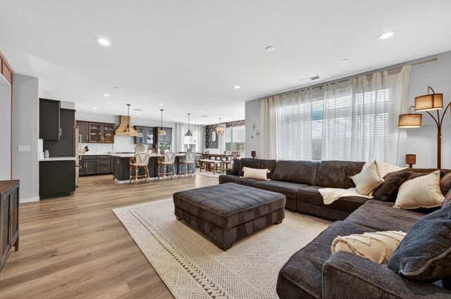 812 Cross Creek Ln, Lincoln, CA 95648