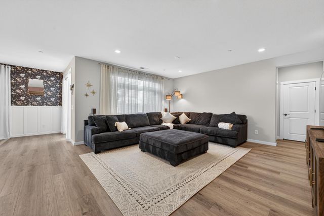 812 Cross Creek Ln, Lincoln, CA 95648