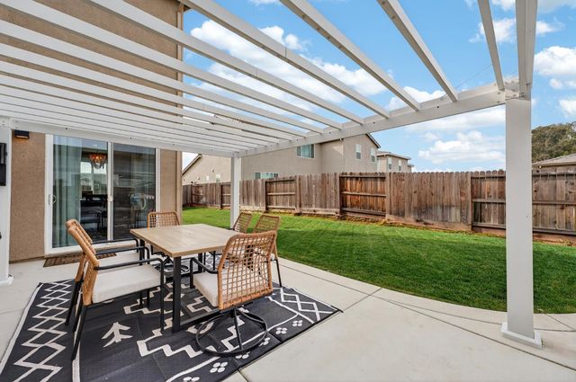 812 Cross Creek Ln, Lincoln, CA 95648