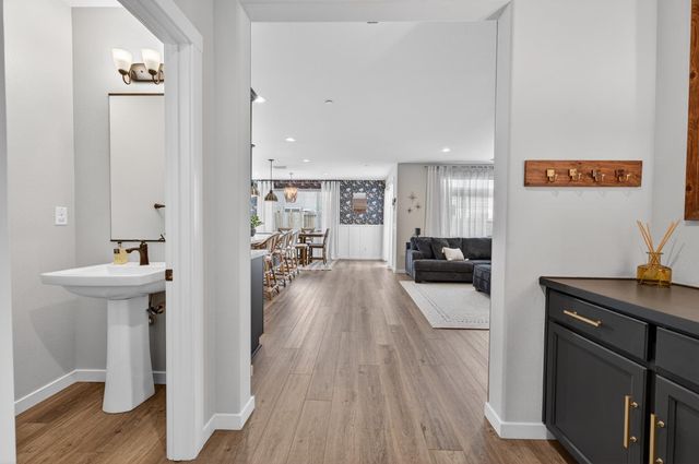 812 Cross Creek Ln, Lincoln, CA 95648