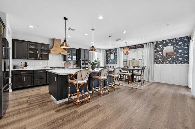 812 Cross Creek Ln, Lincoln, CA 95648