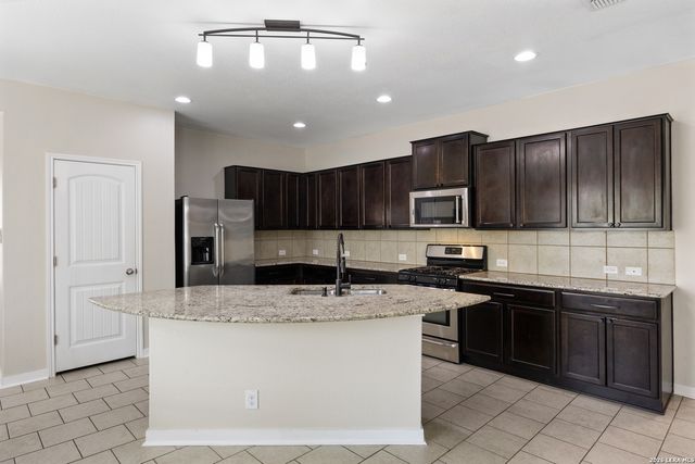 10903 Roaming Holw, San Antonio, TX 78254