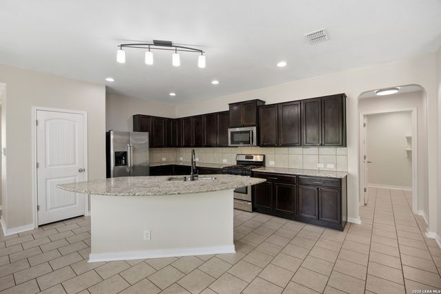 10903 Roaming Holw, San Antonio, TX 78254