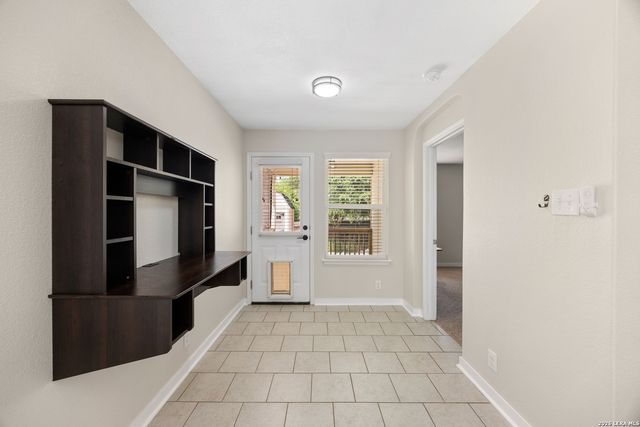 10903 Roaming Holw, San Antonio, TX 78254