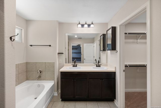 10903 Roaming Holw, San Antonio, TX 78254